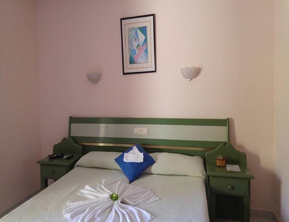 Hostal La Torre Almunecar Exterior photo